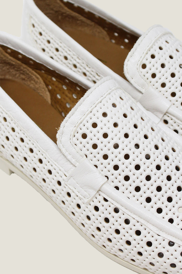 Zoe Loafers | Ecru - Aspiga
