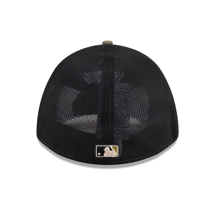 Pictured is this MLB Armed Forces Day 2026 Atlanta Braves 39THIRTY M-Crown Stretch Fit cap in green. 6
