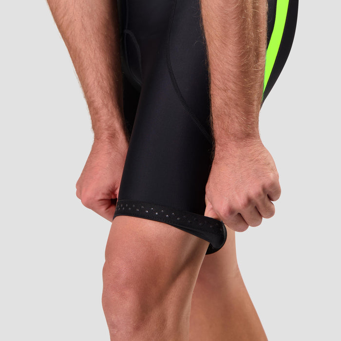 Detail van Rogelli Core korte fietsbroek heren zwart en fluor broekspijp.