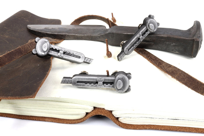 Kawaii Box Cutter Pin - Cutesy Razor Bear - Bear Head Box Cutters - Gift for Cute Bedroom - Anime Bear | SPN1