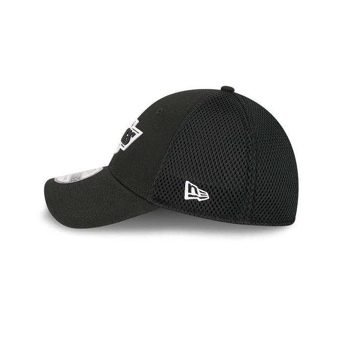 Pictured is this NHL Evergreen Neo LA Kings 39THIRTY Stretch Fit cap in black. 5
