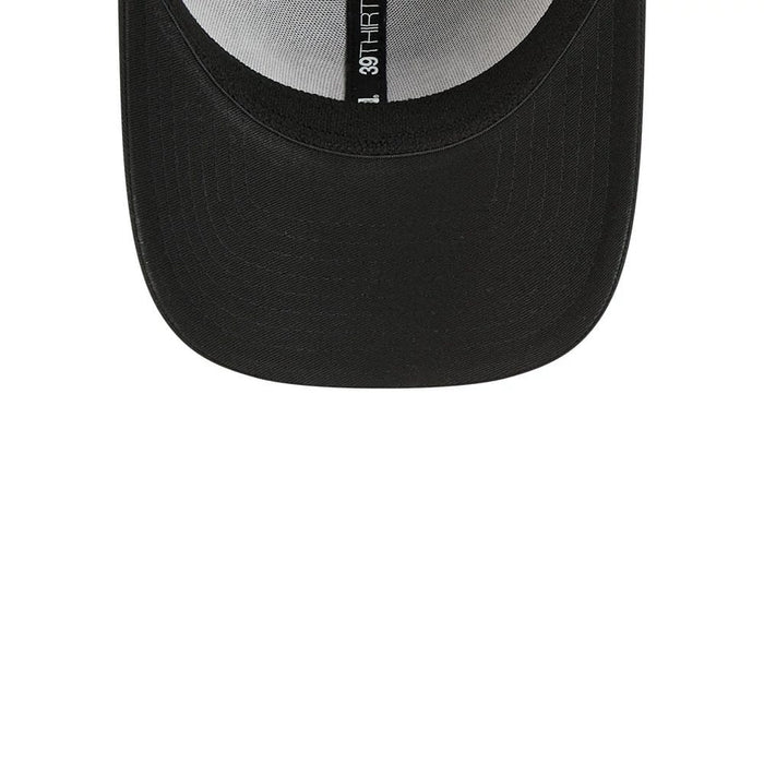 Pictured is this NHL Evergreen Neo LA Kings 39THIRTY Stretch Fit cap in black. 7