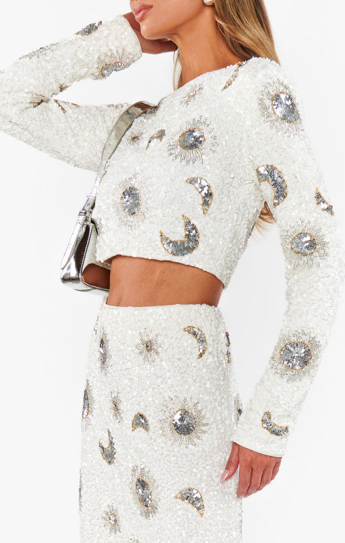 badge_model-wears-size-s