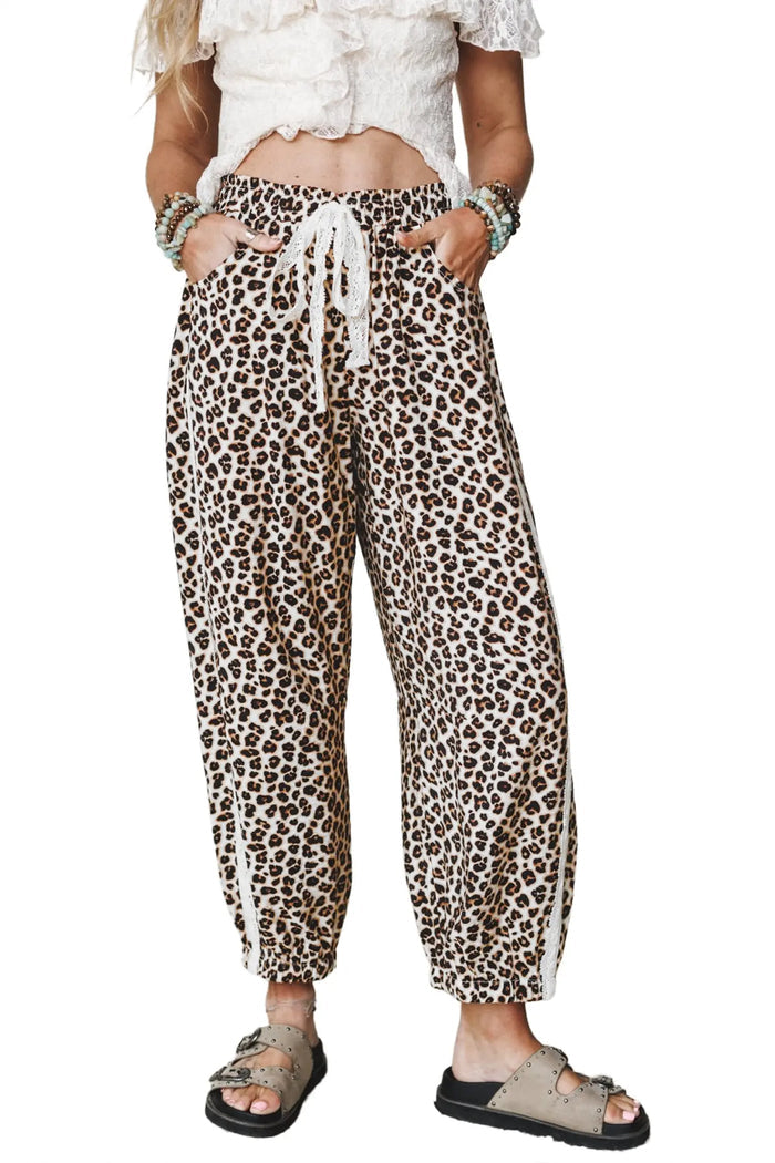 Leopard Print Ankle-Length Elastic Waist Pants – Black