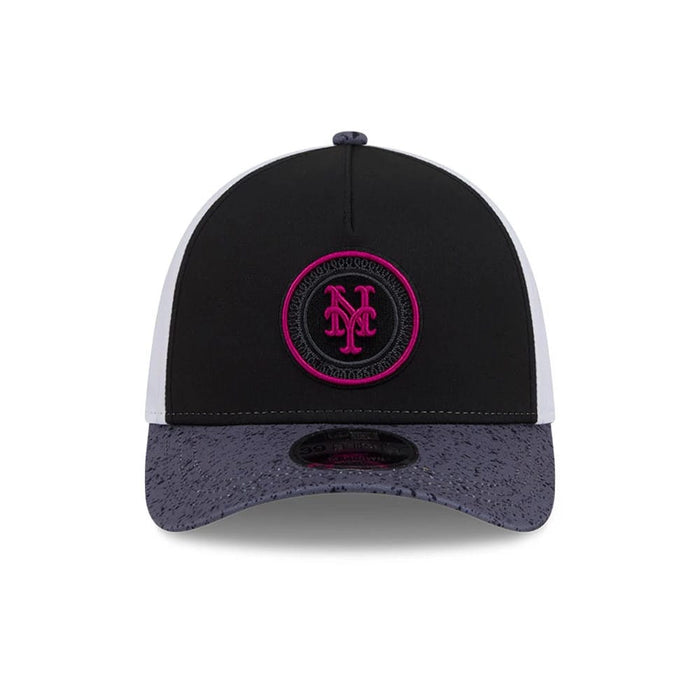 Pictured is this MLB City Connect New York Mets 39THIRTY M-Crown A-Frame Stretch Fit cap in Black. 3