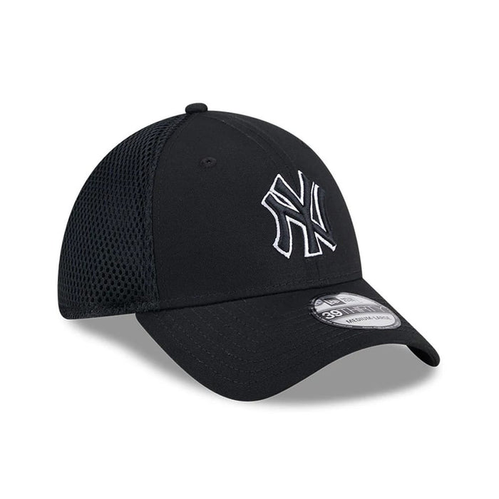 Pictured is this MLB Evergreen Neo New York Yankees 39THIRTY Stretch Fit cap in black. 4