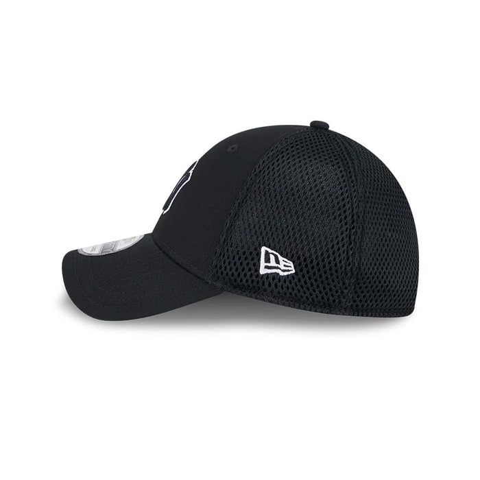 Pictured is this MLB Evergreen Neo New York Yankees 39THIRTY Stretch Fit cap in black. 5