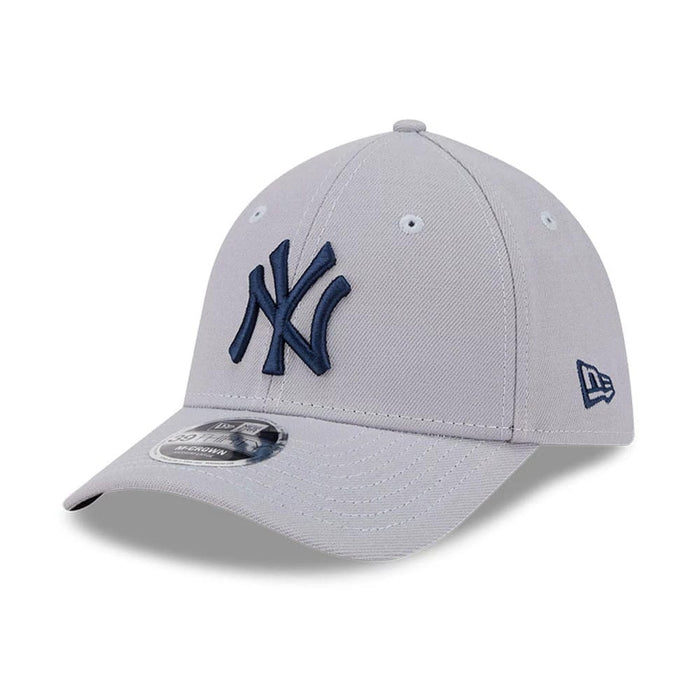 Pictured is this MLB New York Yankees 39THIRTY M-Crown Stretch Fit cap in grey. 1