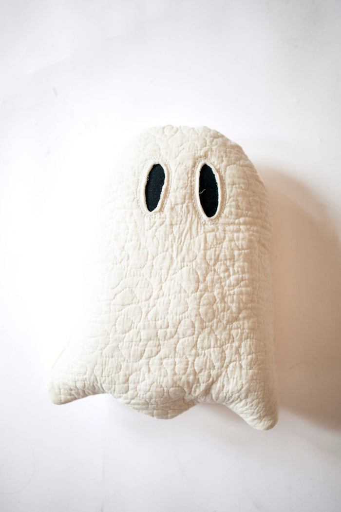 Quilt Ghost Pillow : Neutral