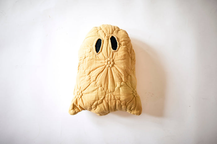 Quilt Ghost Pillow : Neutral