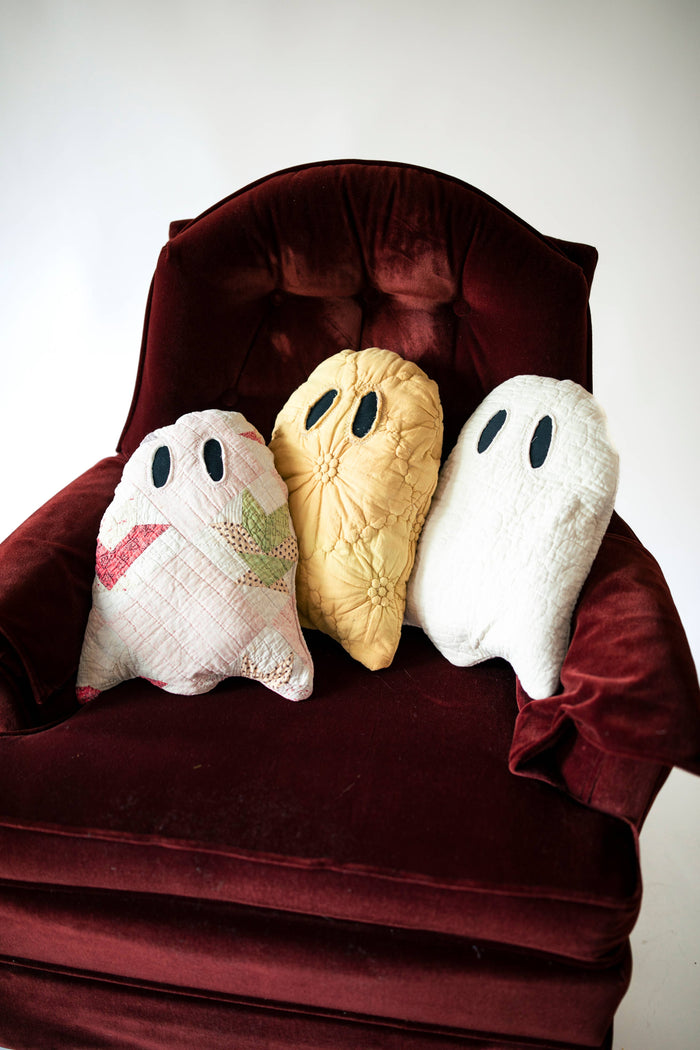 Quilt Ghost Pillow : Neutral
