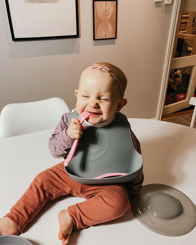 Twistshake Bib 4+M, Grey/White