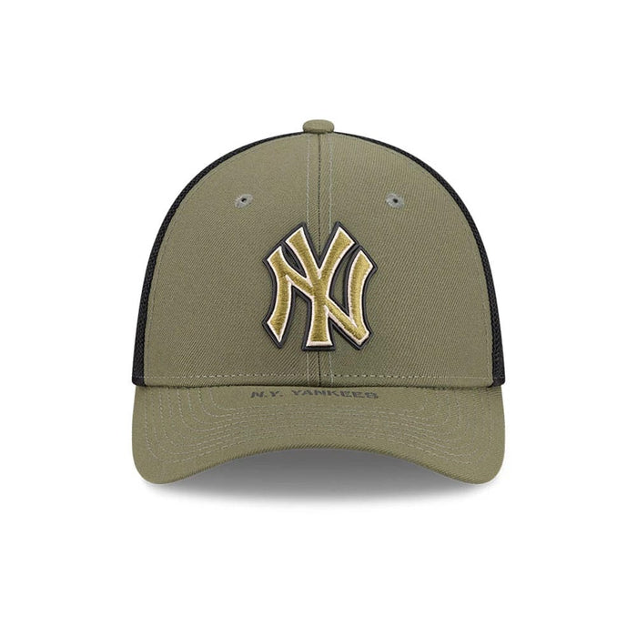 Pictured is this MLB Armed Forces Day 2026 New York Yankees 39THIRTY M-Crown Stretch Fit cap in green. 2