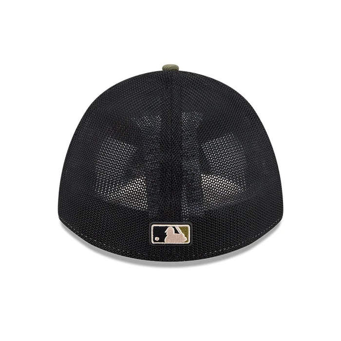 Pictured is this MLB Armed Forces Day 2026 New York Yankees 39THIRTY M-Crown Stretch Fit cap in green. 6